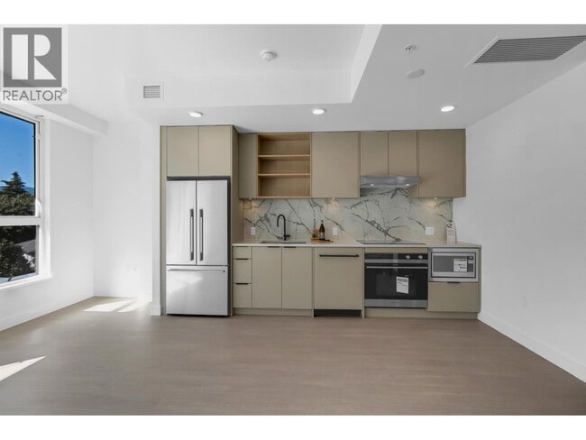 Building Photo - 343 St Davids Ave