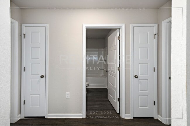 Foto del edificio - 8072 Irwin Loop