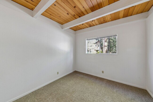 Building Photo - 993 Woodchuck Ct