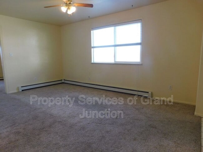 Foto del edificio - 393 Sunnyside Cir