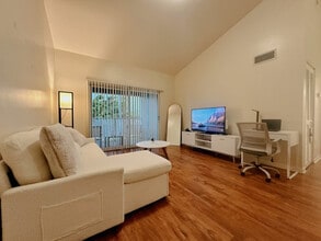 Building Photo - 631 SW 111th Ln