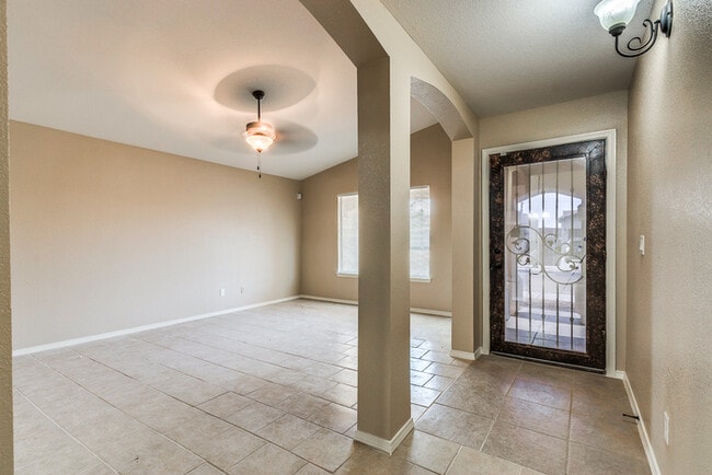 Building Photo - Immaculate Eastside 4-bedroom home in El P...