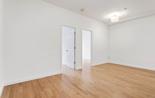 Foto del edificio - 102 Fulton St