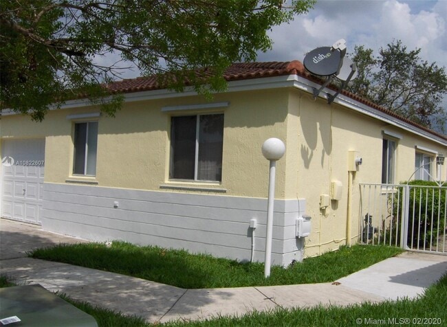 Building Photo - 17171 SW 139th Ct