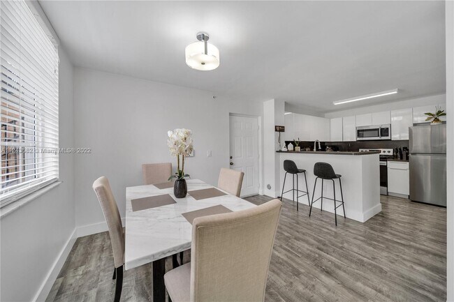 Foto del edificio - 2113 Renaissance Blvd