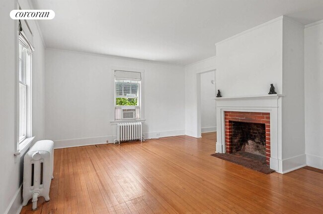 Foto del edificio - 43 Sherrill Rd