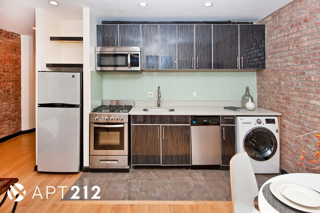 Building Photo - 240 E 28th St