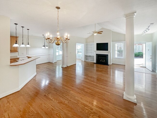 Foto del edificio - Spacious 3 bedroom/ 2 full bath home in Mi...