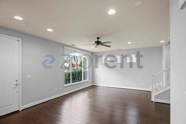 Building Photo - 328 Selby Lane