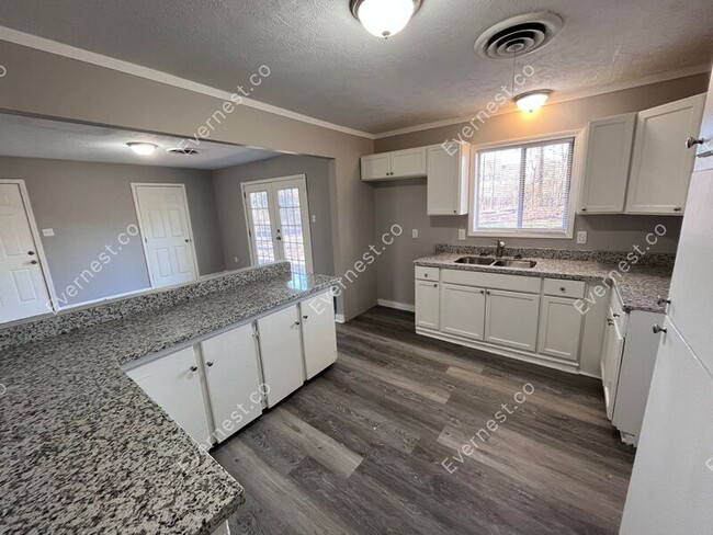 Building Photo - 3049 Bienville Dr