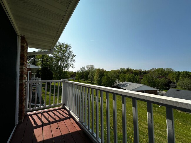 Foto del edificio - 3033-3035 Humboldt Rd. DUPLEX