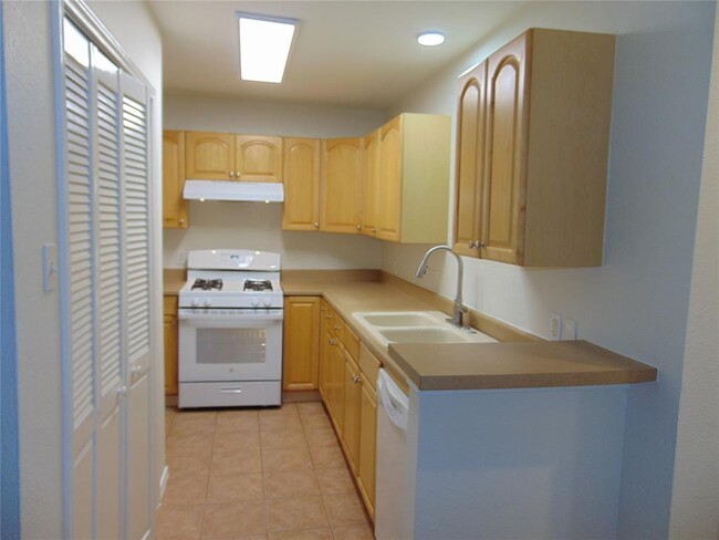 Building Photo - 9711 Curlew Dr