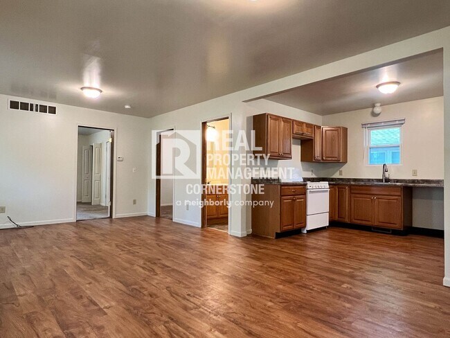 Foto del edificio - Charming 2-Bedroom Home with Spacious Yard