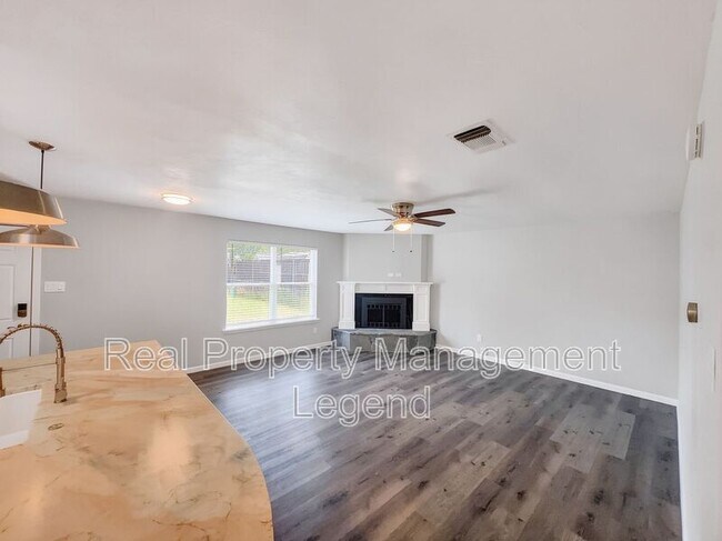 Foto del edificio - 109 N Heights Dr