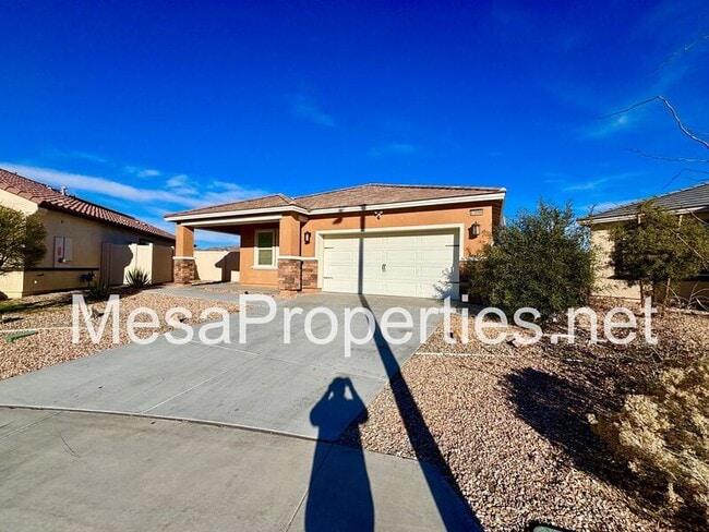 Foto del edificio - 15886 Rain Lily Ct