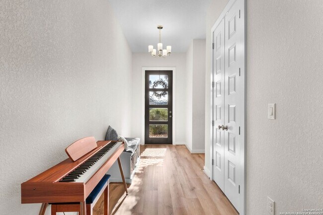Building Photo - 143 Maravillas