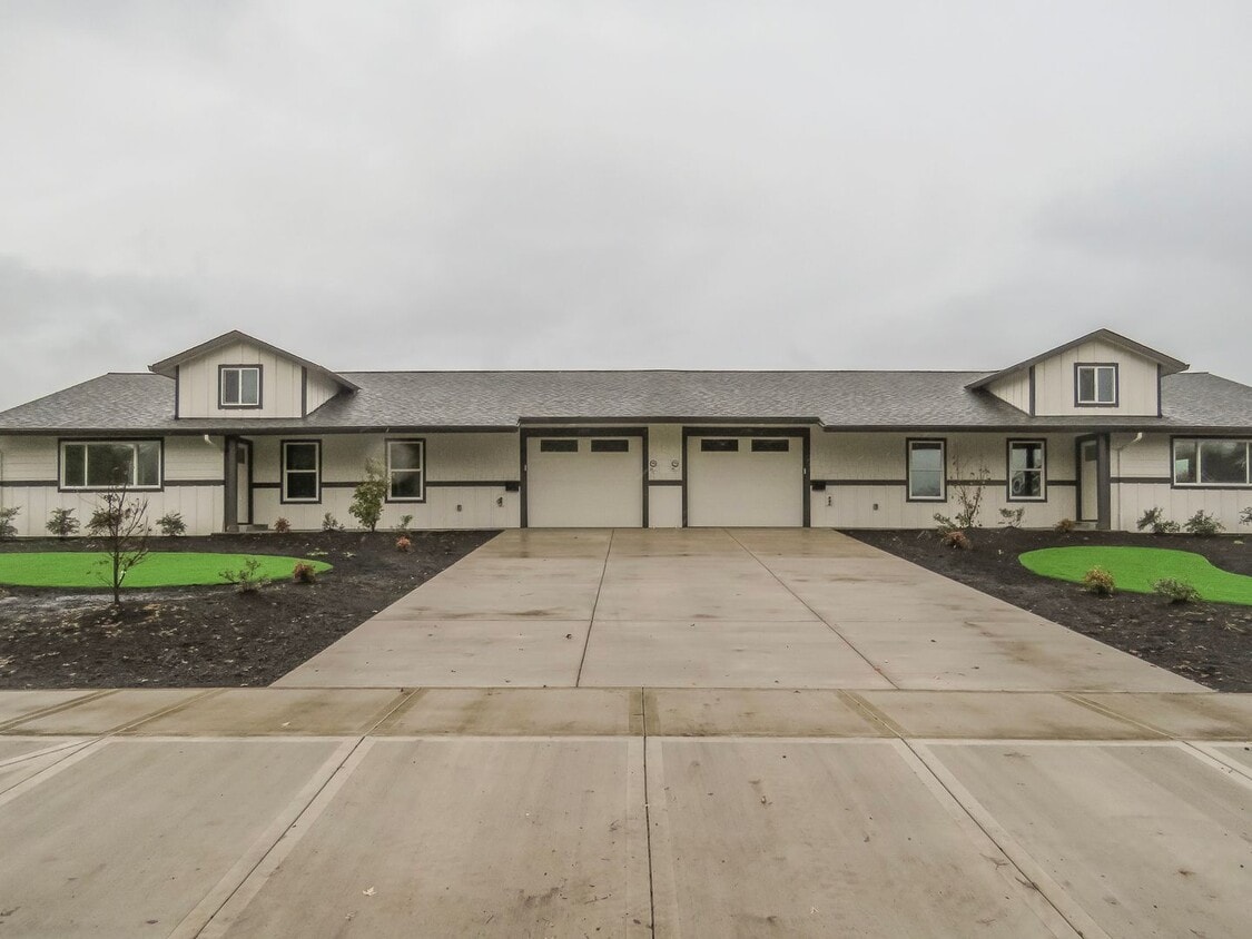 Primary Photo - Crater Lane Duplex
