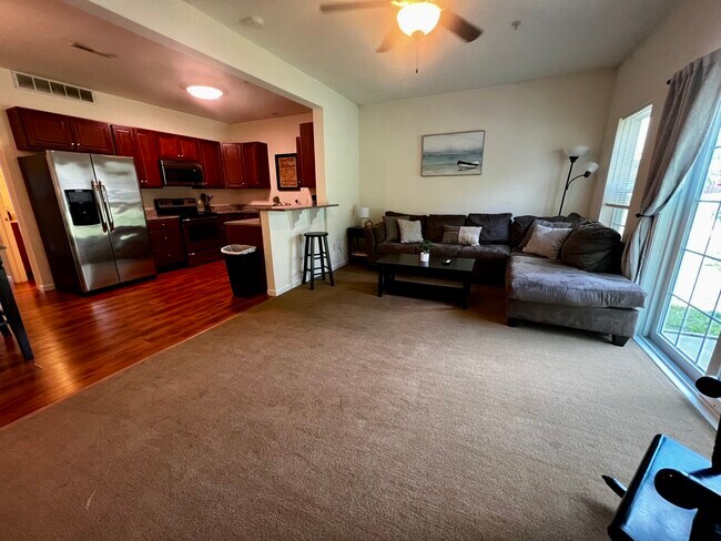 Foto del edificio - 101 Brownstone Ct