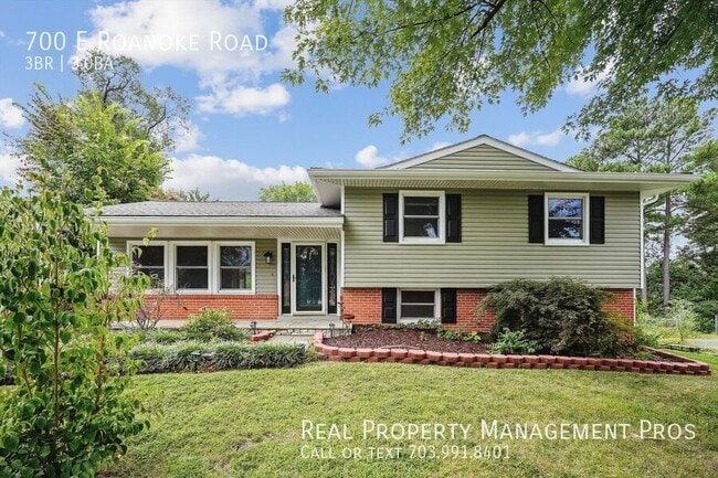 Photo - 700 E Roanoke Rd House