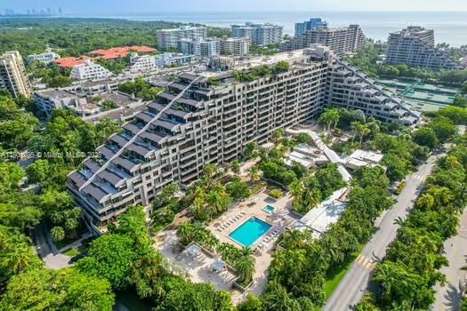 Foto del edificio - 151 Crandon Blvd