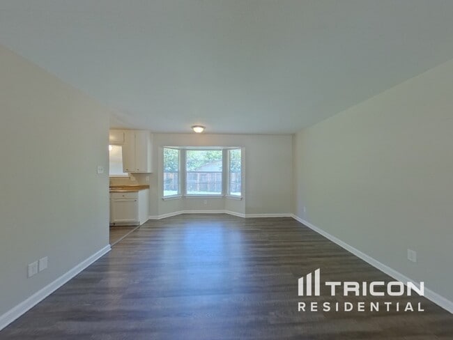 Building Photo - 620 Wallace Dr