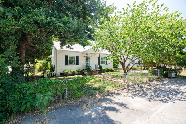 Foto del edificio - Quaint 2 Bedroom 1 Bath Home in Henrico!! ...