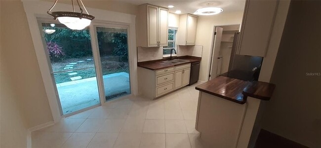 Foto del edificio - 1429 Lake Highland Dr