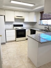 Building Photo - 10431 Town Square Rd