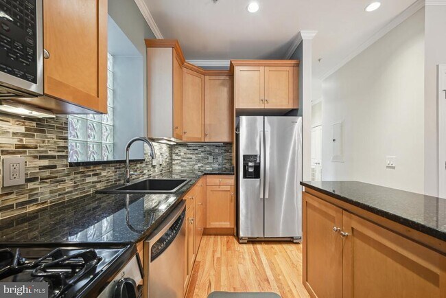 Foto del edificio - 1832 Swann St NW