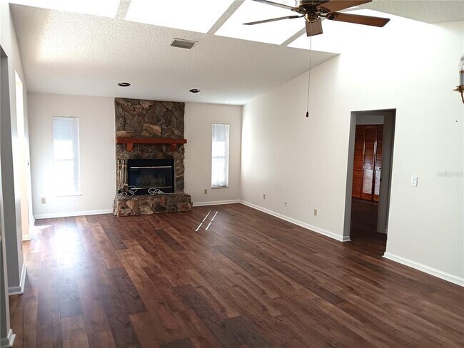 Building Photo - 3345 Clover Leaf Ln