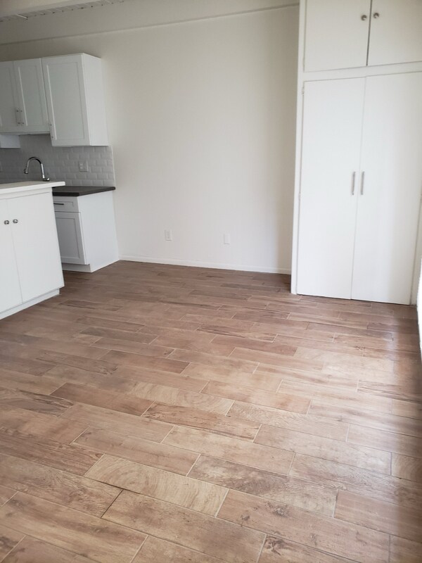 Foto del edificio - 1909 Beachwood Dr