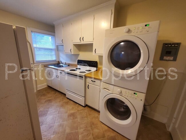 Foto del edificio - 700-702 S. Edisto Ave. - Inside CoC - R112...