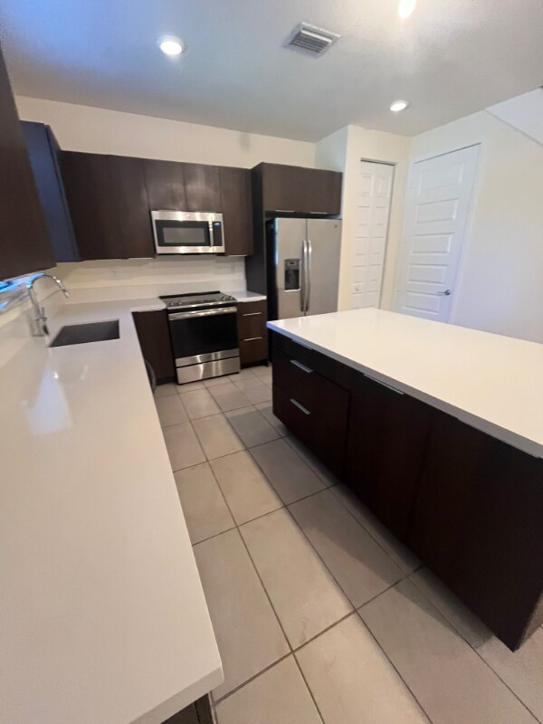 Foto del edificio - 8154 NW 114th Pl