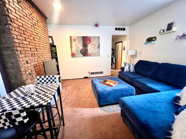 Foto del edificio - 332 Lehigh Avenue (Full Service)