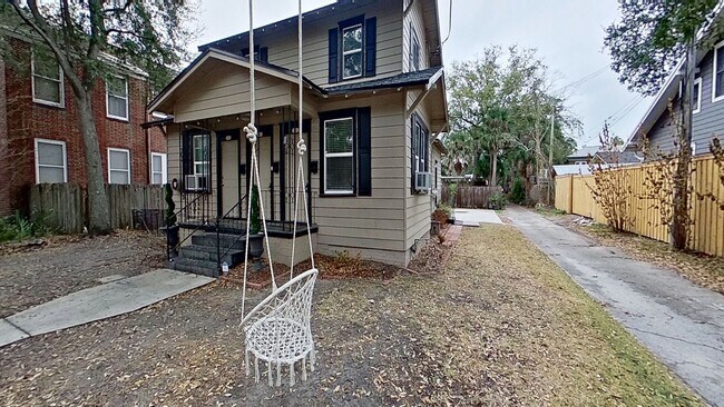 Building Photo - Palm Avenue Triplex