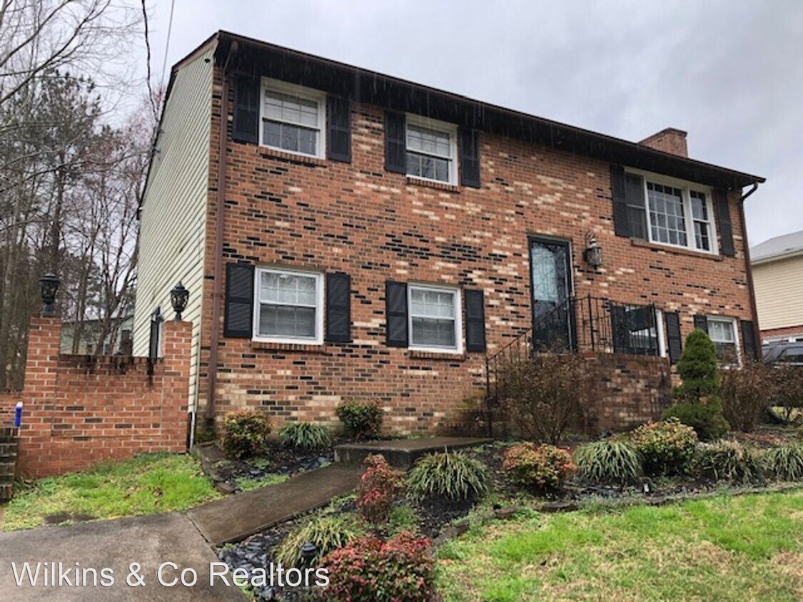 3 br, 1.5 bath House 414 Falls Dr House Rental in Danville, VA