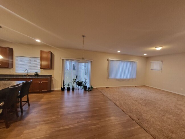 Foto del edificio - Luxurious 4 bedroom, 2.5 bath home in Holly