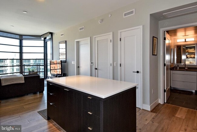 Building Photo - 1300 4th St SE