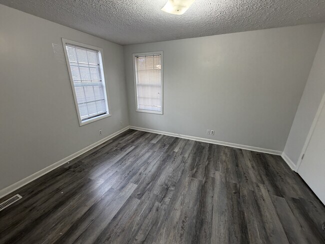 Foto del edificio - 2341 Kimberly Dr