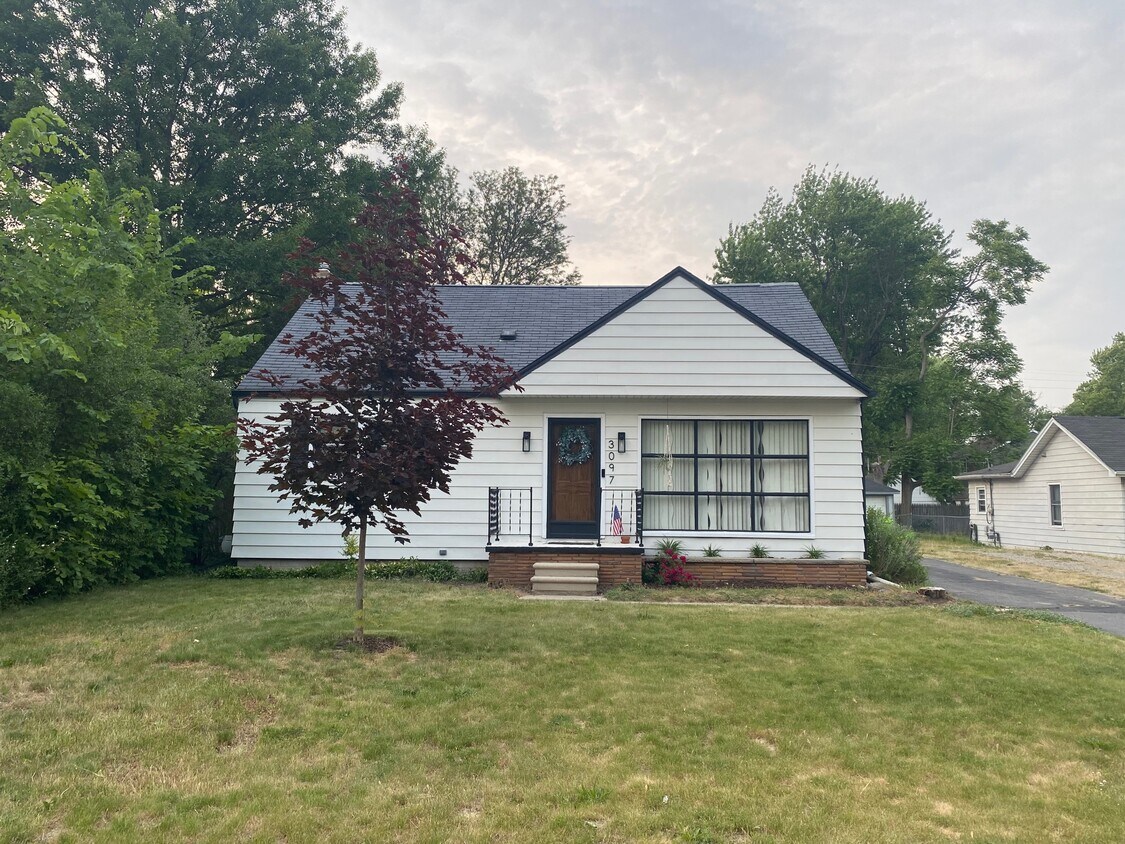 Primary Photo - 3097 Lincolnview St
