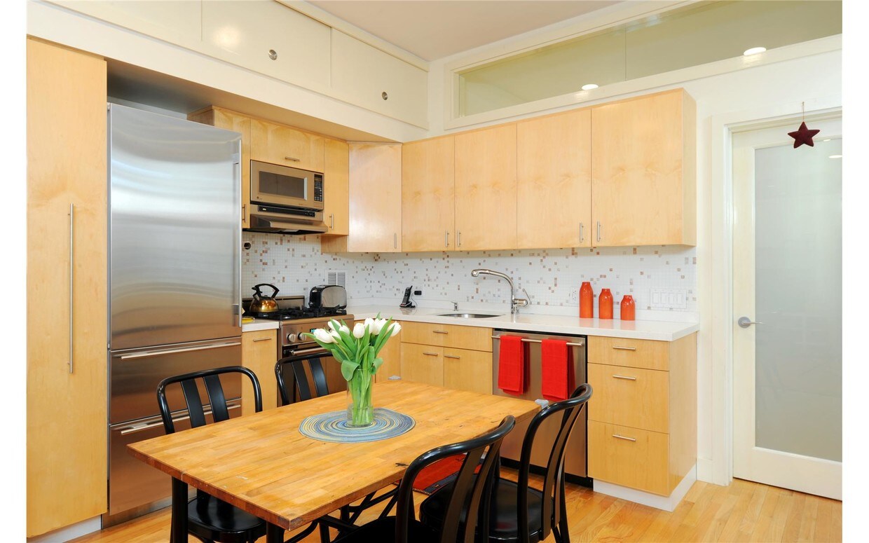 Primary Photo - 105 W 77th St