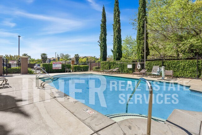 Foto del edificio - 50 Regency Park Cir