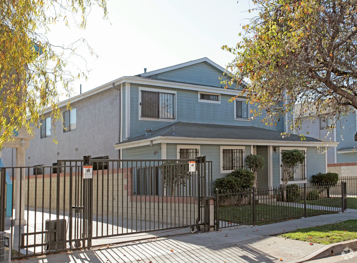 Building Photo - 1624 W 207th St