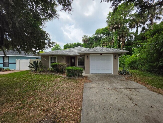 Building Photo - Beautiful 3 Bedroom 2 Bathroom Daytona Beach Home