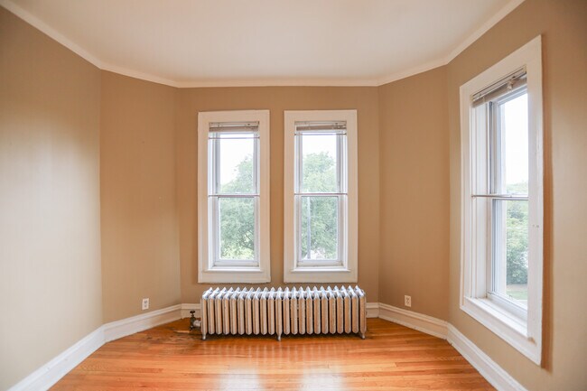 Foto del edificio - 5011 N Damen Ave