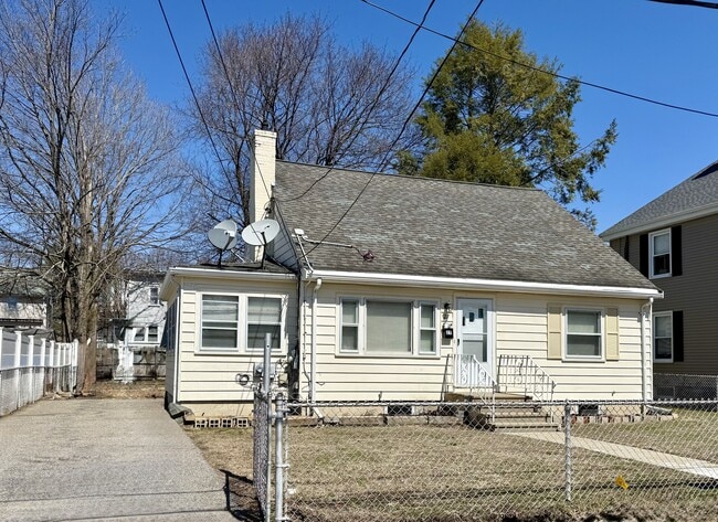 Building Photo - 27 Hartwell St