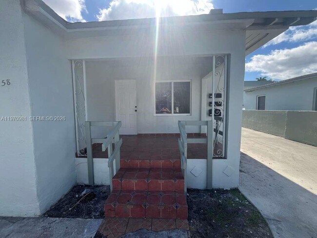 Foto del edificio - 2758 SW 3rd St