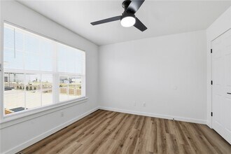 Building Photo - 2400 SE Jayel Terrace