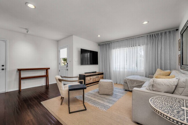 Foto del edificio - 7739 Goddard Ave