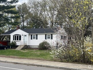 Building Photo - 906 Pond St